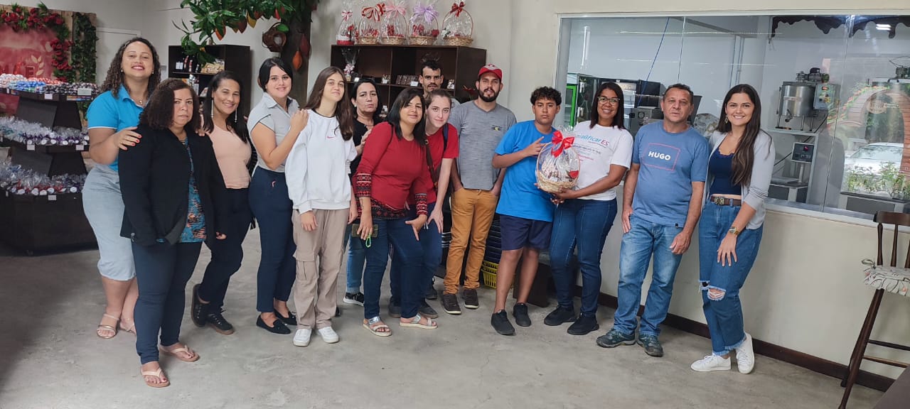 Alunos do Qualificar ES realizam visita Técnica na Chocolates Mayer em Marechal Floriano 