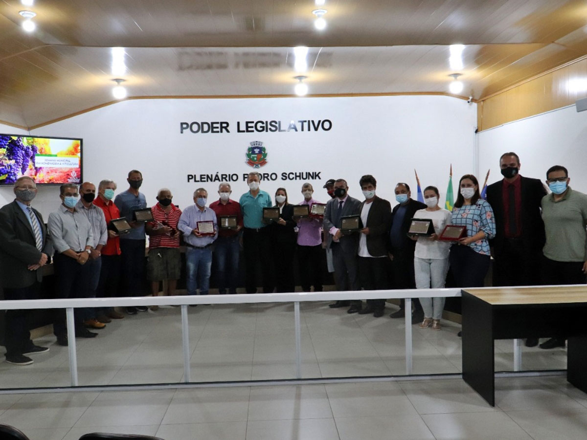 Semana da Uva em Marechal Floriano começa com homenagens e programação prossegue