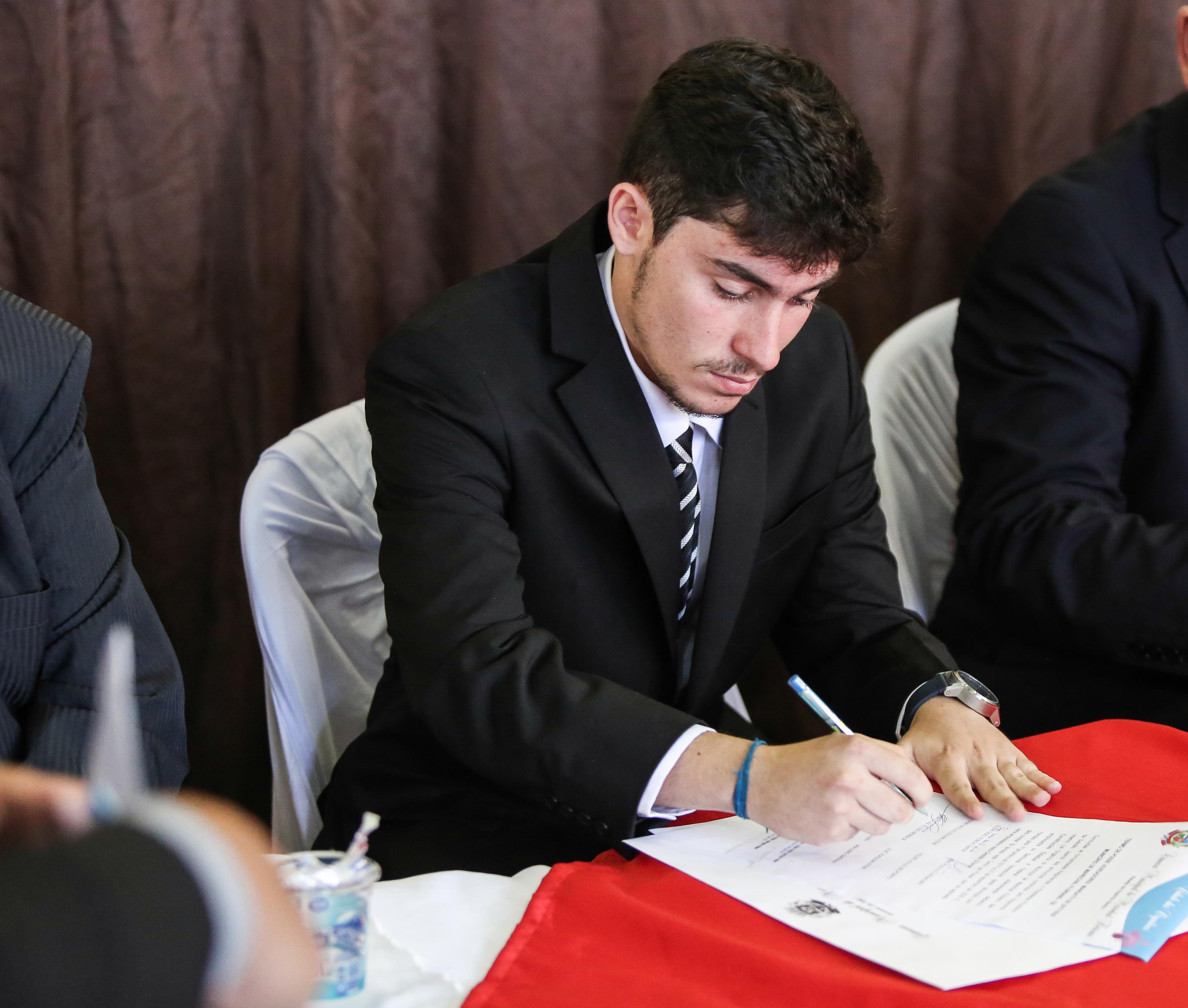 Vereador Felipe Delpuppo homenageia servidores da Secretaria Municipal de Turismo de Marechal Floriano