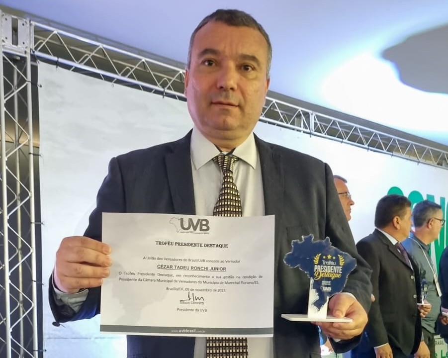 Presidente da Câmara de Marechal Floriano recebe o Troféu Presidente Destaque em Brasília